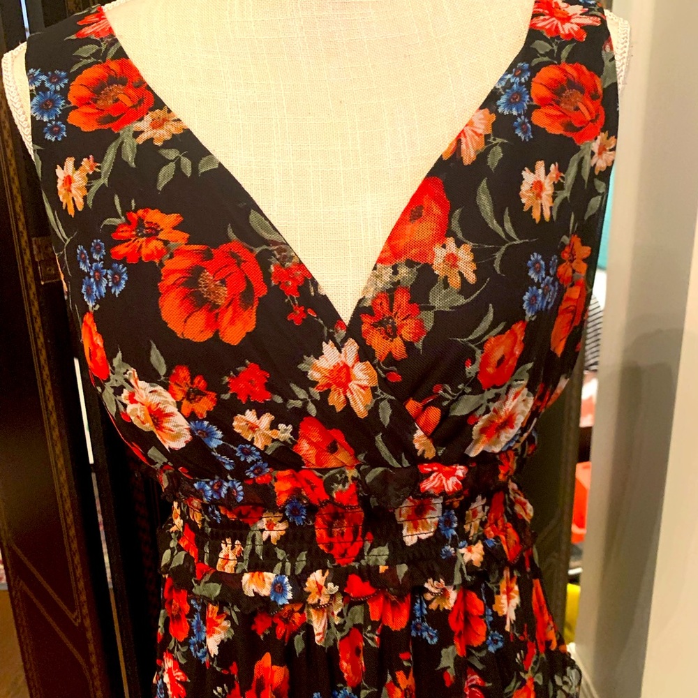 🌹CITY VIBE🌹NWT!FLORAL RUFFLE DRESS.BEAUTIFUL AND SASSY!!! - Picture 2 of 11